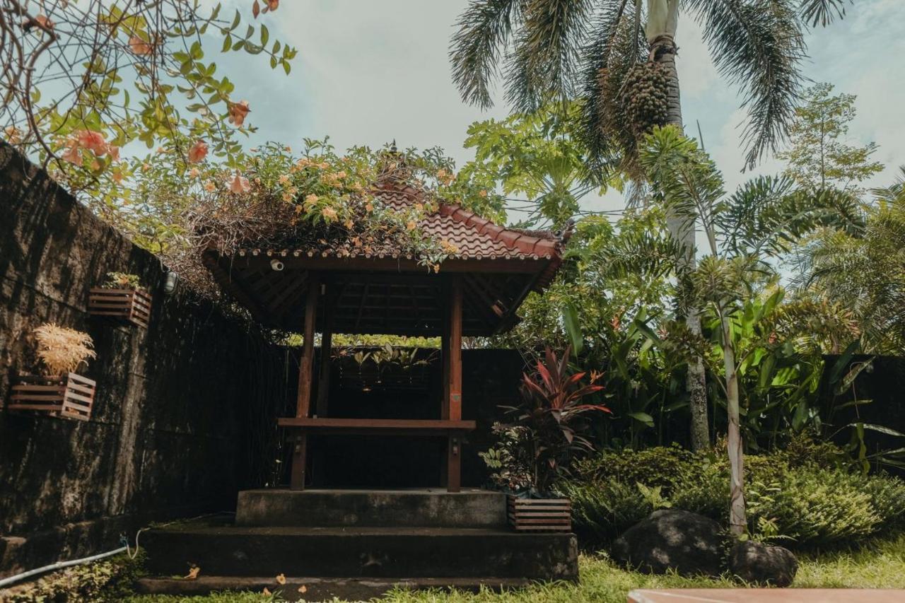 Sekar Arum Riverside Resort In Canggu Tanah Lot  Exterior photo