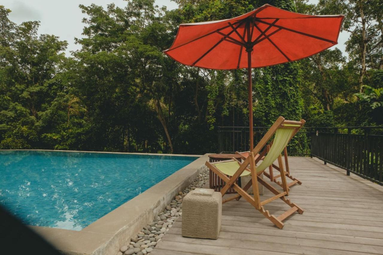 Sekar Arum Riverside Resort In Canggu Tanah Lot  Exterior photo