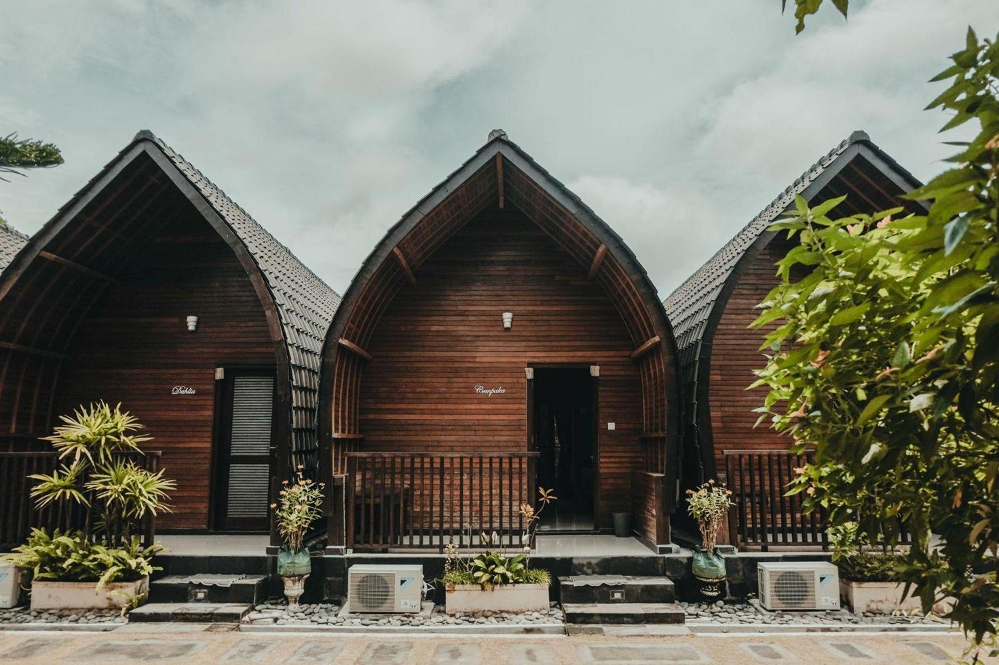 Sekar Arum Riverside Resort In Canggu Tanah Lot  Exterior photo