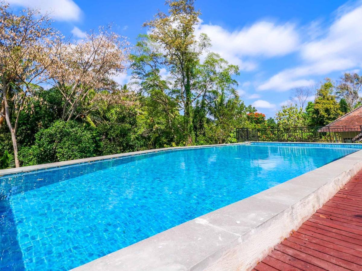 Sekar Arum Riverside Resort In Canggu Tanah Lot  Exterior photo
