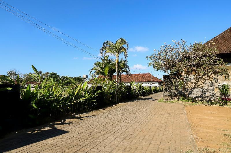 Sekar Arum Riverside Resort In Canggu Tanah Lot  Exterior photo